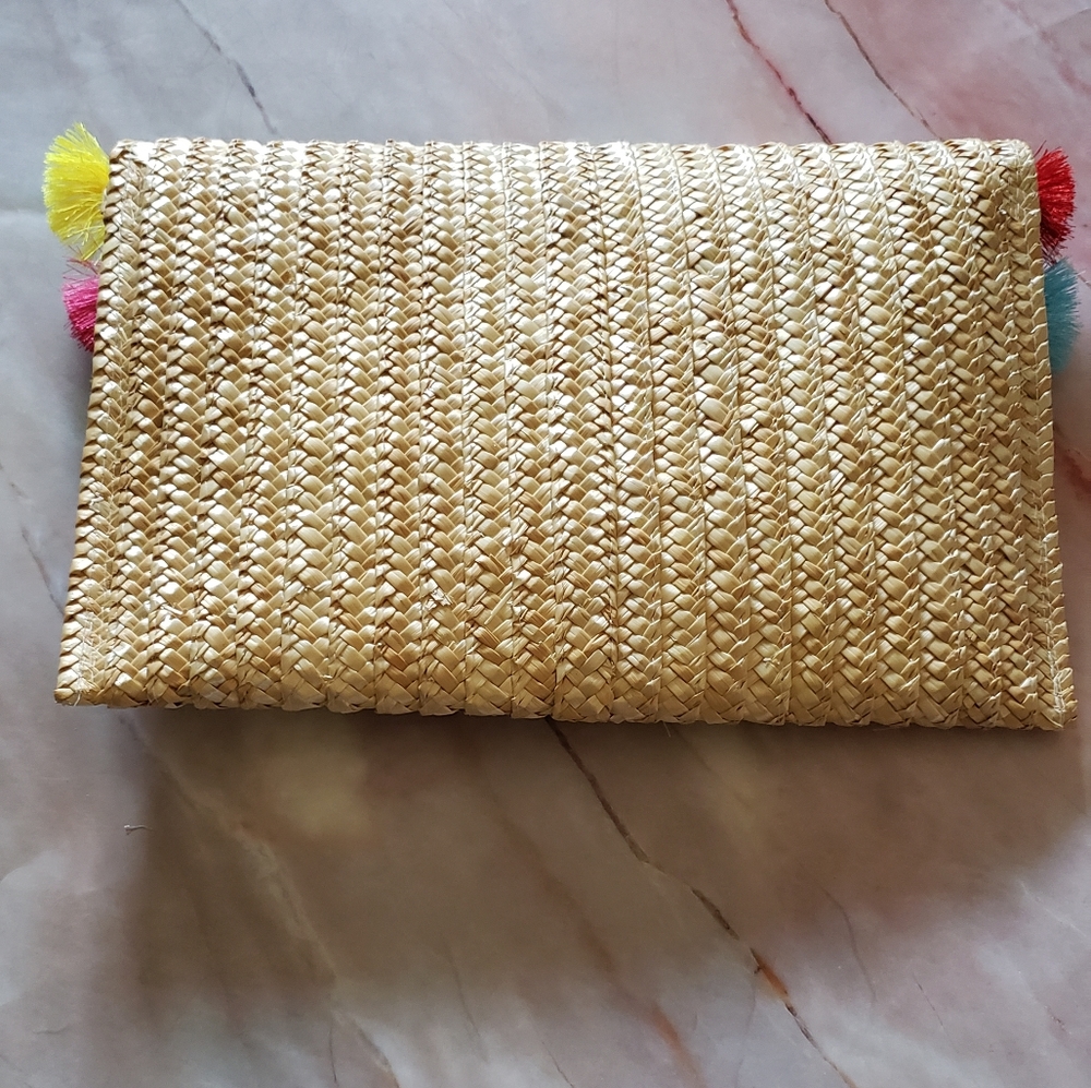 🆕️ Straw Pom Pom Clutch - Picture 5 of 8